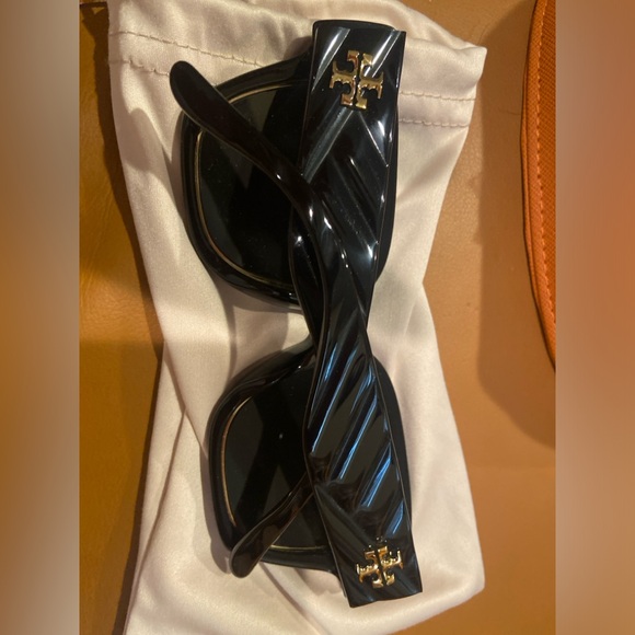 New! Tory Burch Kira square sunglasses 🕶️ - Picture 6 of 7